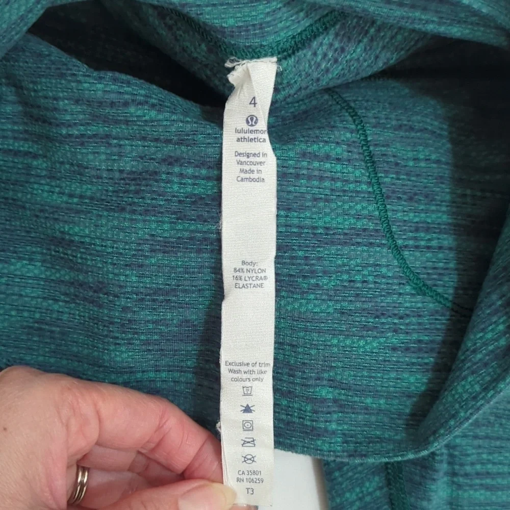 Lululemon Wunder Under Crop, Color Diamond Jacquard Teal Size 4